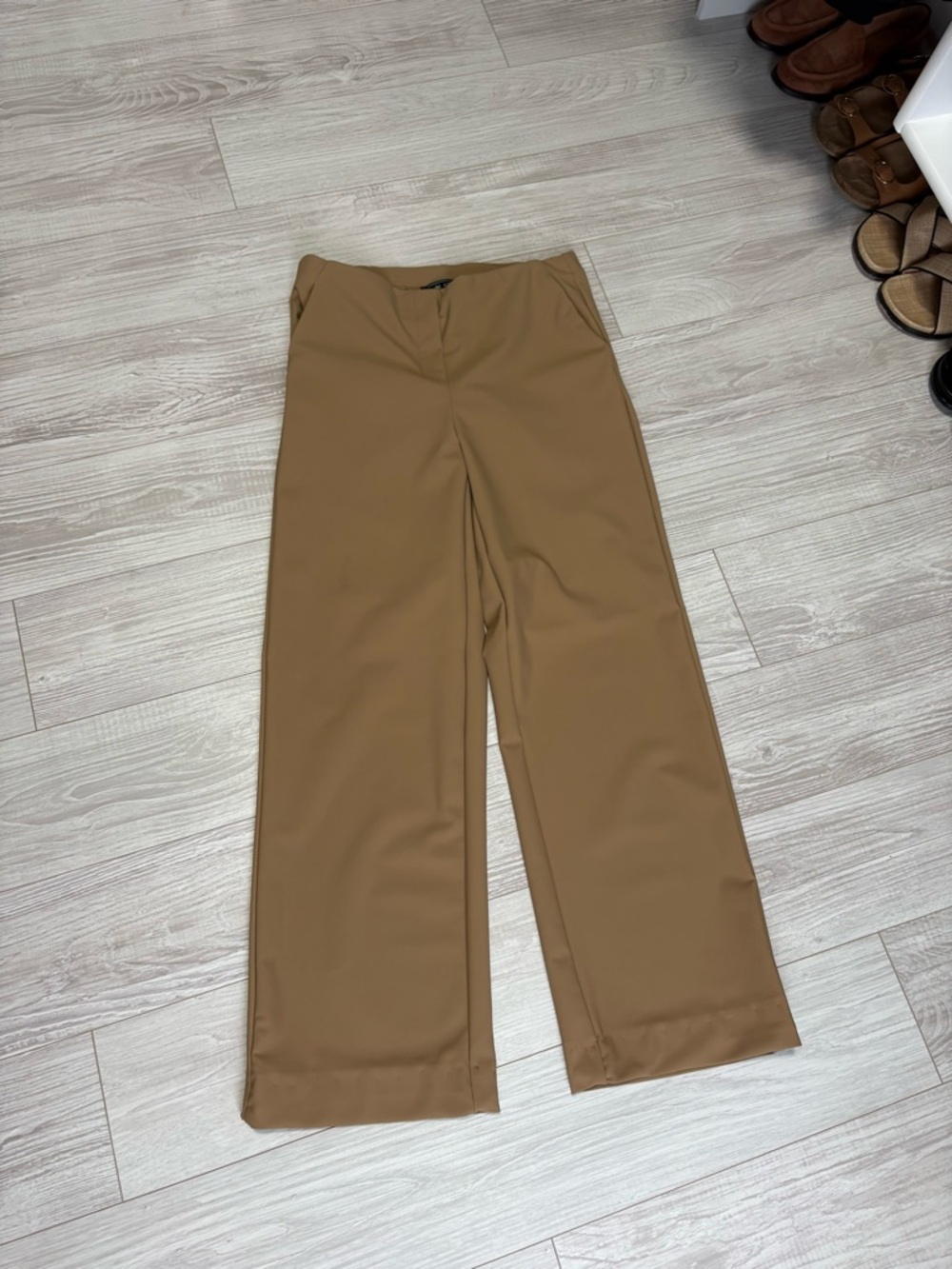 Wide-Leg Trousers in Camel